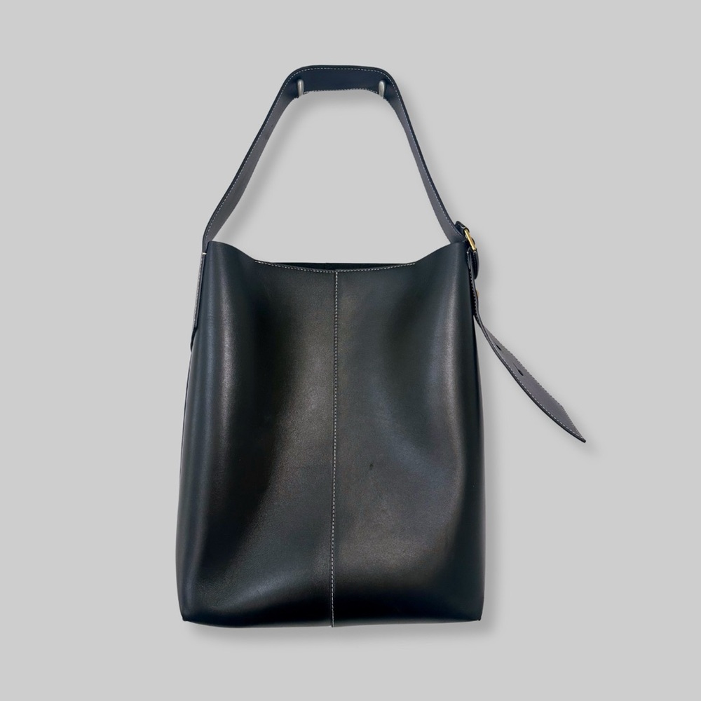 Oversized Vida Bag | Banana Republic | Black Leather Tote